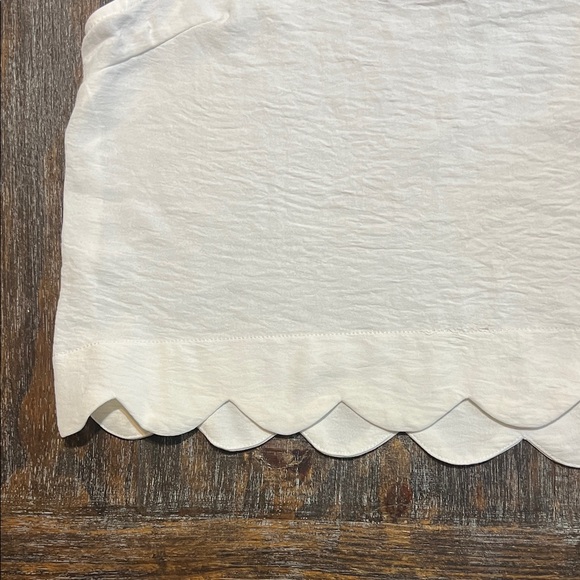 Elegant White Sleeveless Crop Top - Picture 3 of 6